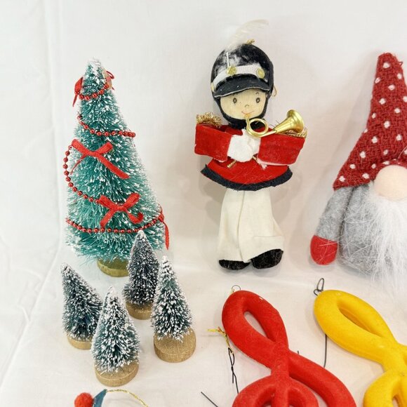 Lot Of 18 Vintage Christmas Holiday Ornaments & Brush Tree Decor Flocked Plastic - Picture 2 of 9